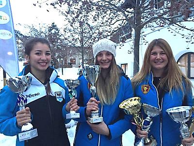 podio_F_Slalom_FIS-NJR_Solda_13_11_2016_1