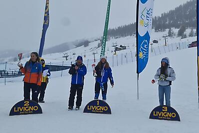 podio_F_Slalom_FIS-NJR_Livigno_03_12_2022